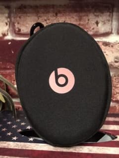 【未使用に近い‼︎】Beats solo 3 純正ケースのサムネイル