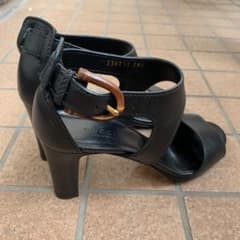 ほぼ新品！GUCCI サンダル　バンブーバックル　黒のサムネイル
