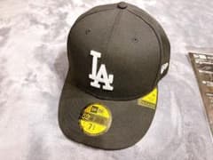 New Era59FIFTY LA ブラック7 3/4 Pre-Curvedのサムネイル