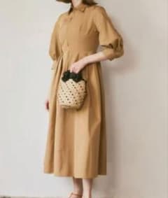 美品　ルルウィルビー　タックパフシャツワンピース　ベージュのサムネイル
