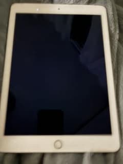 ❕*❕様 Apple iPad 本体 ゴールド　ジャンクのサムネイル