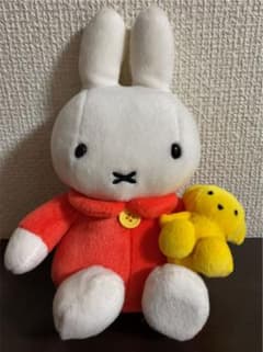 くまちゃん抱きミッフィー ぬいぐるみのサムネイル