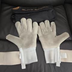 ELITE SPORT キーパーグローブ 収納袋付きのサムネイル