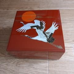 二段重箱 鶴と太陽の絵柄 漆器風のサムネイル