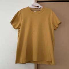 UNIQLO クルーネックＴシャツのサムネイル