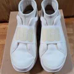 ちぴ様専用UGG 白スニーカーのサムネイル