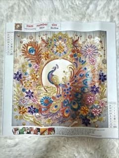 ダイヤモンドアート完成品　紫のクジャクのサムネイル