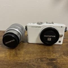 OLYMPUS ミラーレス一眼 ホワイト 交換レンズ付き　pen E-PL6のサムネイル