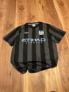 UMBRO マンチェスター・シティ トレーニングスウェット ETIHAD UMBRO マンチェスター・シティ トレーニングスウェット ETIHAD - メルカリ