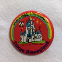 東京ディズニーランド開園記念缶バッチ　 1983オープニングシンデレラ城レトロのサムネイル