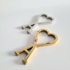 新品未使用】AMI PARIS/AMI DE COEUR ロゴキーリング GL - メルカリ