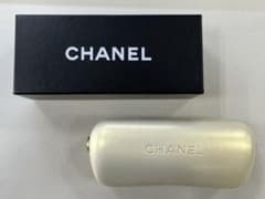 CHANEL ホワイト　メガネケースのサムネイル