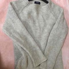 UNIQLOニットのサムネイル