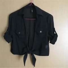 黒いシャツのサムネイル