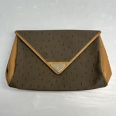☆YSL イヴ・サンローラン ☆クラッチ バッグ 三角ロゴ メンズ バッグのサムネイル