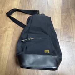 TROPHY CLOTHING ボディバッグ 黒のサムネイル