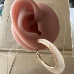 クリアホワイト アクリルフープピアスのサムネイル
