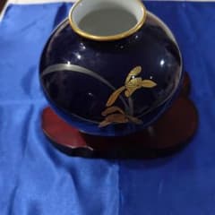 瑠璃色 金彩 花柄 壺 花瓶 - メルカリ