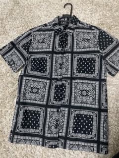 FOREVER 21 柄シャツ　岩国様専用のサムネイル