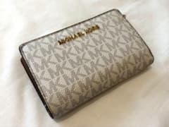 MICHAEL KORS 二つ折り財布のサムネイル