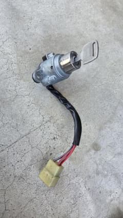 スティード400 NC26 キーシリンダー 動作品のサムネイル