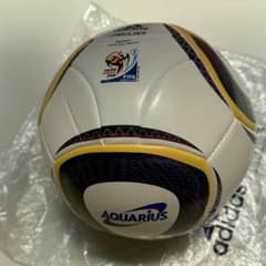 よ*こ様 サッカーボール 5号  JABULANI 2010 ワール よ*こ様 サッカーボール 5号 adidas JABULANI 2010 ワール - メルカリ