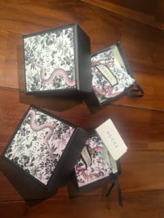 GUCCI ギフト箱セット 花柄 蛇デザインのサムネイル