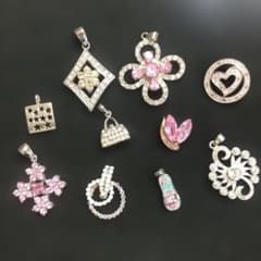 ピンクとクリアストーンのチャームセット 10個、チャーム - メルカリ