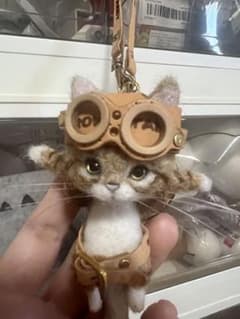 羊毛フェルト 猫のぬいぐるみ ゴーグル付きのサムネイル