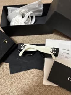 CHANEL サングラス ホワイト/ブラックのサムネイル