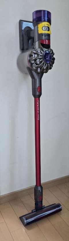 Dyson V8 Slim Fluffy 本体+充電+アタッチメント - メルカリ