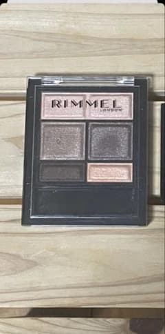 【すずめ様　専用】RIMMEL アイシャドウパレットのサムネイル