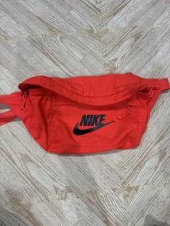 NIKE ボディバッグ ウエストポーチ レッドのサムネイル