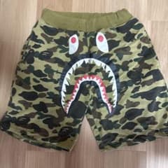 A BATHING APE シャーク ショートパンツ カモ柄 - メルカリ