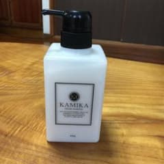 カミカ 黒髪クリームシャンプー KAMIKA 400gのサムネイル