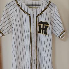 【最終値下げ】阪神タイガースユニホーム(特典)のサムネイル