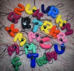 肉球つき ぷっくりアルファベットキーホルダーのサムネイル