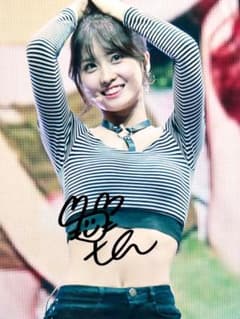 セール中…モモ直筆サイン入り超大型写真…Momo…TWICE‥⑨ セール中…モモ直筆サイン入り超大型写真…Momo…TWICE‥⑨ - メルカリ