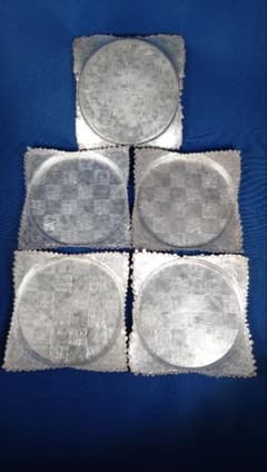 大橋敏彦 銀製 銘々皿 11cm✕11cm✕1cm5枚セット全391g 共箱 大橋敏彦 銀製 銘々皿 11cm✕11cm✕1cm5枚セット全391g 共箱 - メルカリ