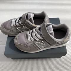 ニューバランス キッズシューズ グレー18㎝☆のサムネイル