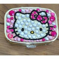 新品キティデコケースのサムネイル
