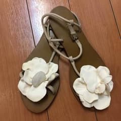 ROSE BUD/Lexx moda レザーぺたんこお花サンダルのサムネイル