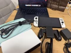 Nintendo Switch 有機EL ホワイト 美品 ケース付きのサムネイル