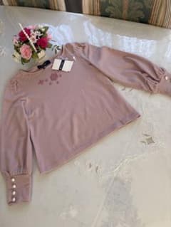 エムズグレイシー お花モチーフ お袖パール付き ニットソー トップス