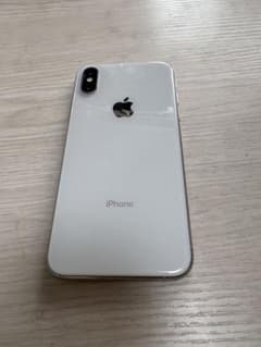 【値下げ中】【データ消去済み】【SIMフリー】iPhone Xs シルバーのサムネイル