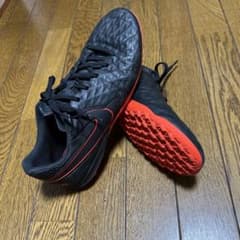 ナイキ レジェンド 8 アカデミー TF(ブラック×レッド)のサムネイル