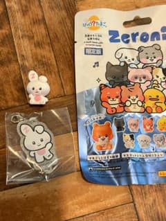 zeroni つながるアクリルチャーム　ユニニ　びっくらたまごのサムネイル