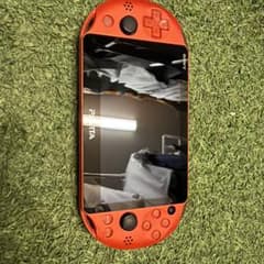 PS Vita PCH-2000 本体 レッド 16GBメモリーカード付のサムネイル