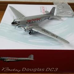 キャセイパシフィック航空 Douglus DC3 1/100 飛行機 模型のサムネイル