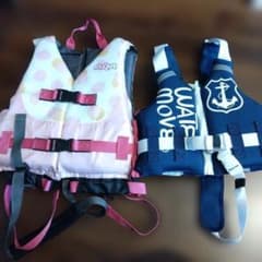 子供用ライフジャケットのサムネイル